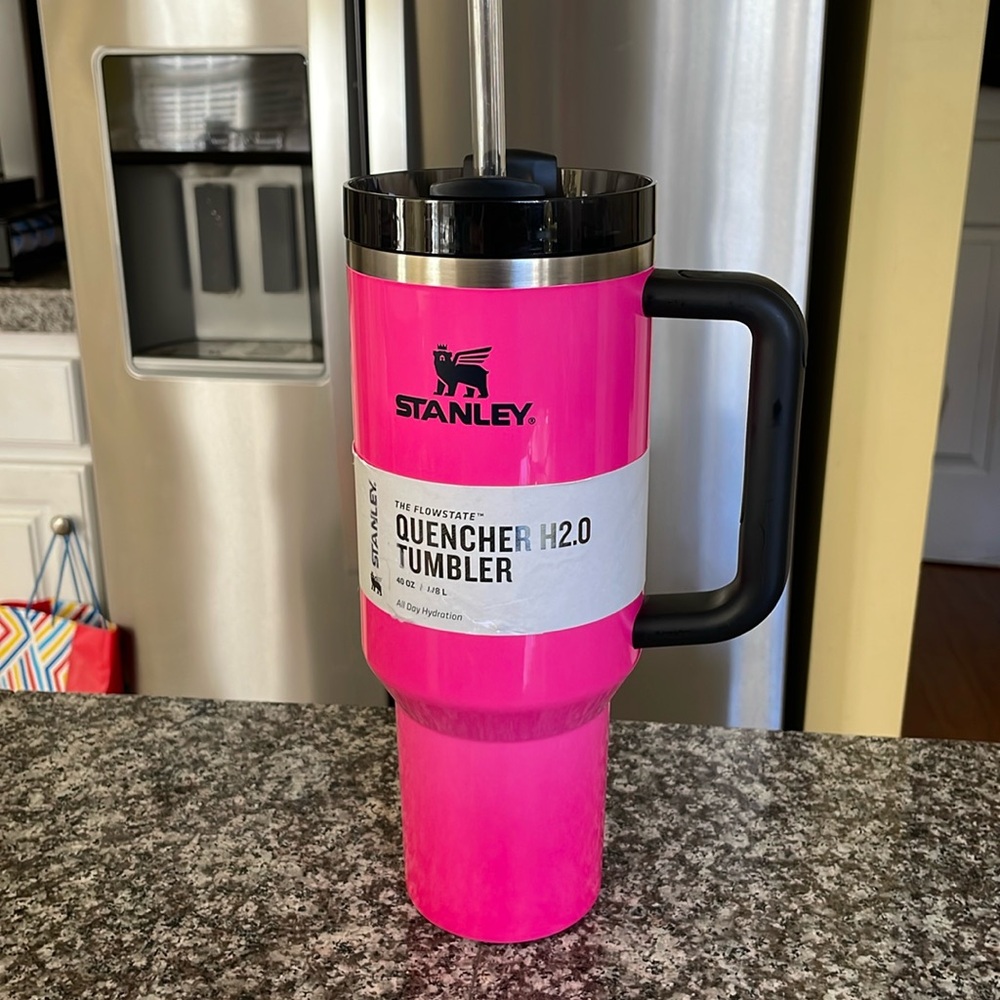 Stanley 40 oz quencher NEW neon pink